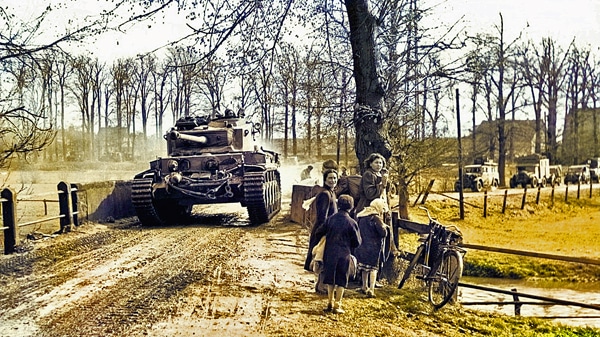 Panzer des 3. Royal Tank Regiments auf der Roemerbrücke - Foto: Imperial War Museums