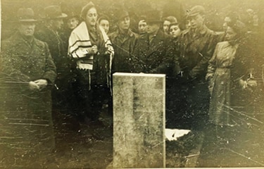 Einweihung der Grabsteine (Antikriegsbaracke) - Jüdisches Museum Belgrad
