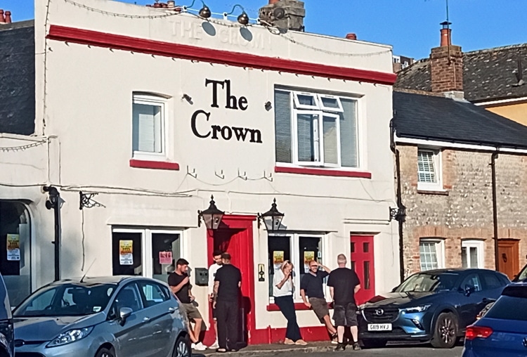 The Crown: Ein ganz normaler Pub in der Stadt, trotz des royalen Namens - Foto: OR