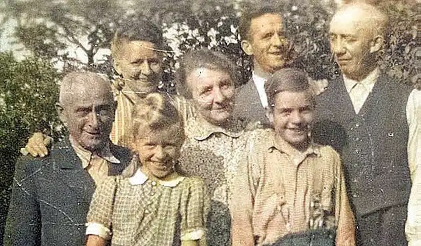 Die Löwensteins und Stöppelmanns anlässlich eines Treffens vor dem Juni 1944. Hinten stehend: Goswin Stöppelmann. Foto: VfL-Museum