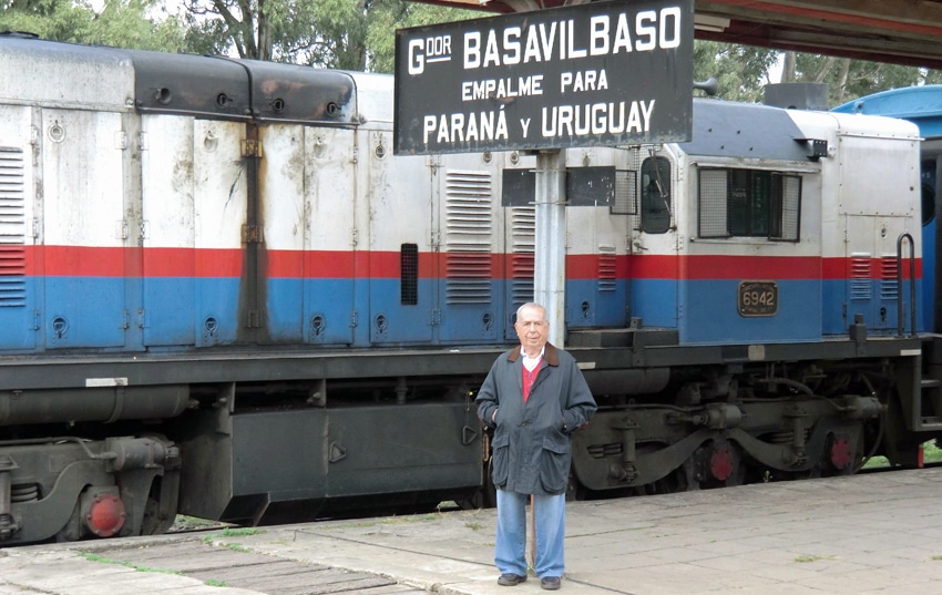 Erwin Voss auf dem Bahnhof in Basavilbaso 2011