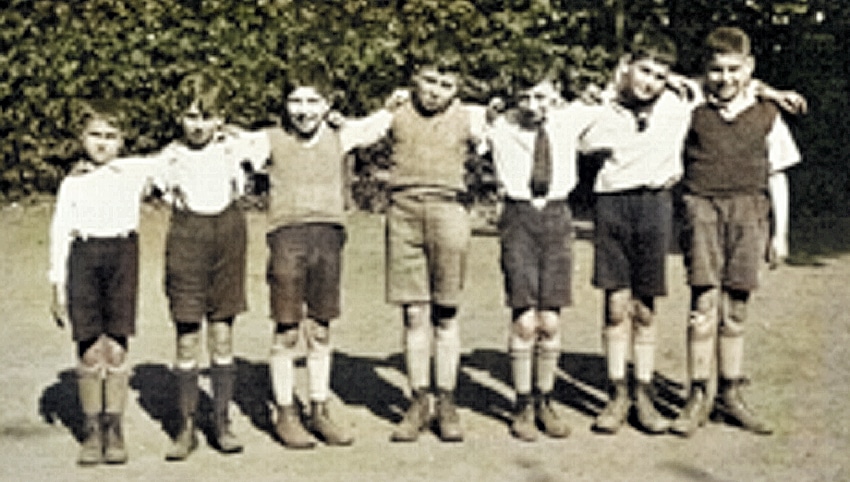 Jugendgruppe des I.P.D., in der Mitte Peter van Pels - Archiv Martina Sellmeyer