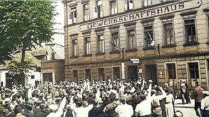 Kundgebung der Eisernen Front, Juli 1932 vor dem Gewerkschaftshaus am Kollegienwall