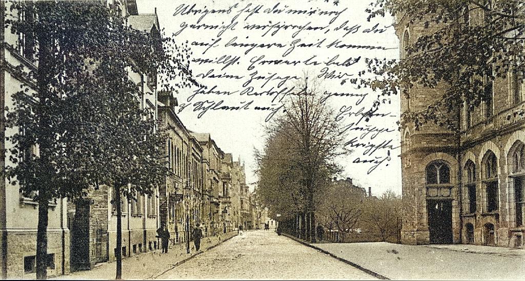 Blick aus dem Neumarkt in den Kollegienwall - rechts: Straßenseite der Stadthalle, Nr. 28 - 1907