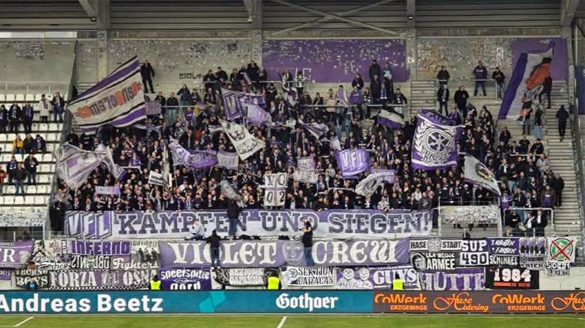 gut 500 Fans in Aue - Foto: OR/P. B.