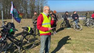 Wolfgang Driehaus vom ADFC präsentierte eine schlichte Rechnung: Von den angedachten 200 Mio Euro Kosten für den "Lückenschluss" könnten 600 km asphaltierte Radwege gebaut werden. Foto: HS/OR