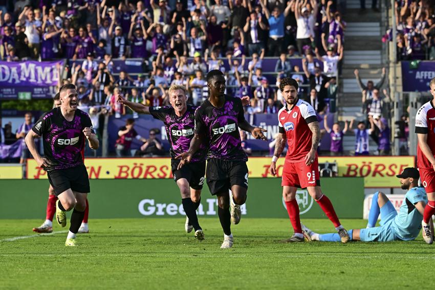Torjubel nach dem 1:0 - Foto: Marc Niemeyer