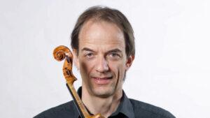Christian Heinecke mit seinem Instrument.Foto: Uwe Lewandowski