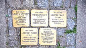 Stolpersteine vor dem Standort des früheren Gewerkschaftshauses erinnern an von Nazis ermordete Gewerkschafter. Foto: Wallenstein