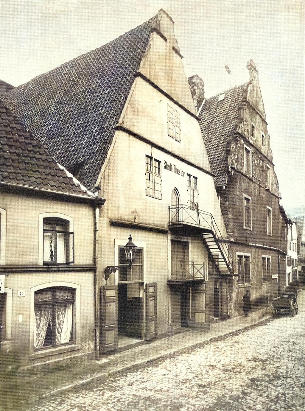 leicht koloriert