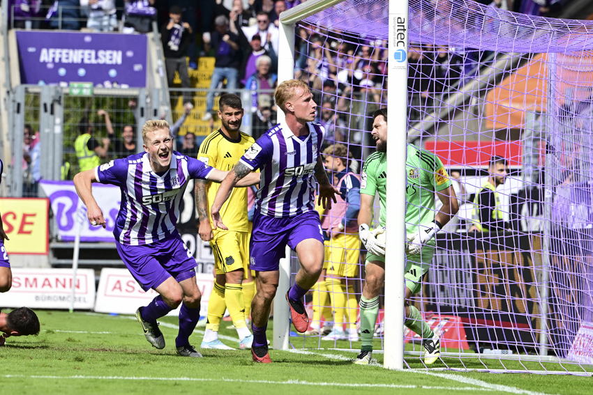 Torjubel zum 1:0 durch Bjarke Jacobsen - Foto: Marc Niemeyer