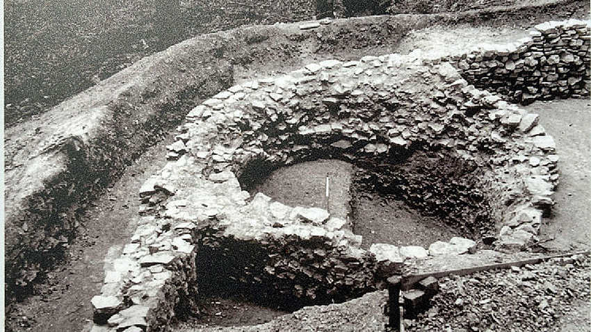 So sah der Turmbereich unmittelbar nach der Freilegung aus. Repro: Anzeigetafel vor Ort