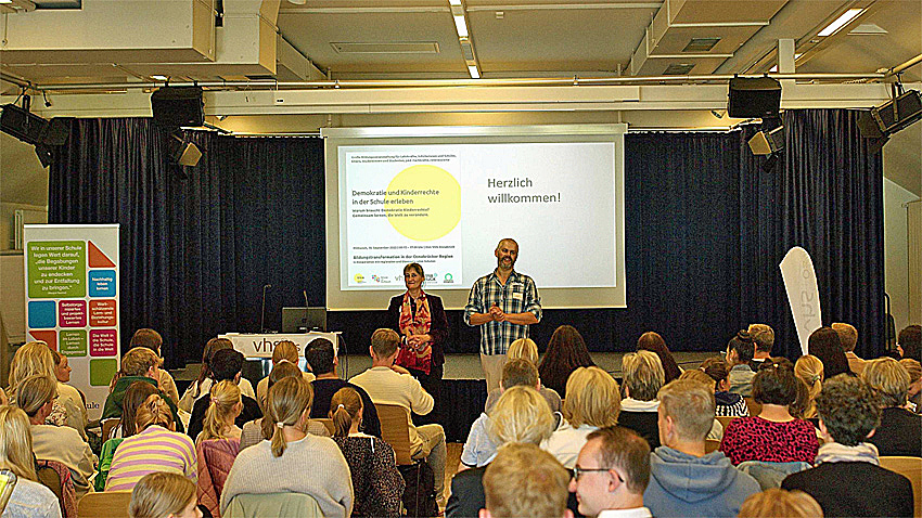 Abschließende Podiumsrunde mit Vertretern aus Schule, Wirtschaft und Politik. (C) Pascal Grötemeyer