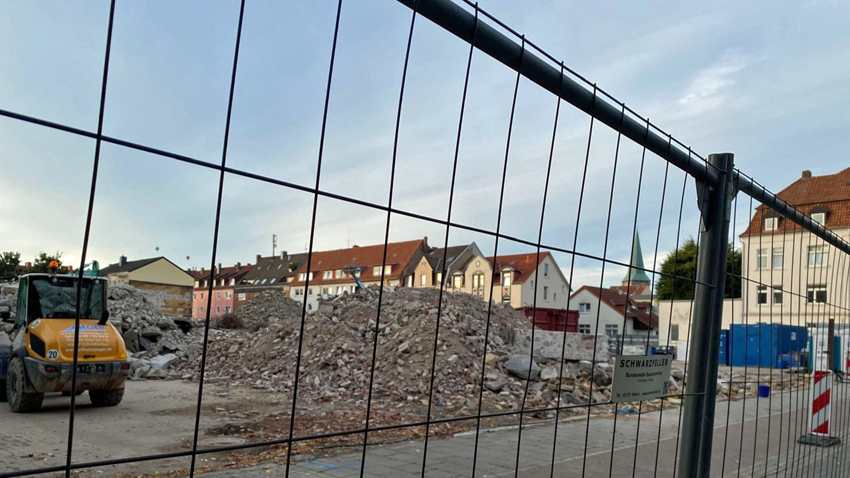 Das ehemalige Betriebsgelände an der Rehmstraße Ecke Lange Straße, auf dem ein Wohn- und Gewerbekomplex entstehen soll. Foto: OR