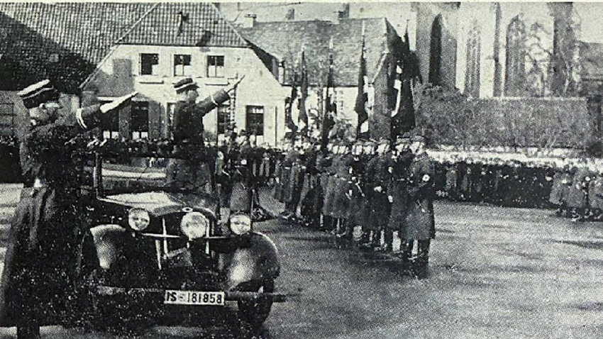 SA-Treuegelöbis auf dem Ledenhof am 30. Januar 1933. Foto: Osnabrücker Tageblatt