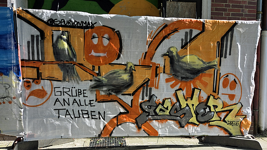 Johannis Höfe – Quartier am Neumarkt Osnabrück, Bauzaungestaltung, Motiv „Grüße an alle Tauben“, Künstler @SPURVONMAX, Niedersachsen - Foto: Yunus Olkun Johannis Höfe – Quartier am Neumarkt Osnabrück, Bauzaungestaltung, Motiv „Grüße an alle Tauben“, Künstler @SPURVONMAX, Niedersachsen - Foto: Yunus Olkun